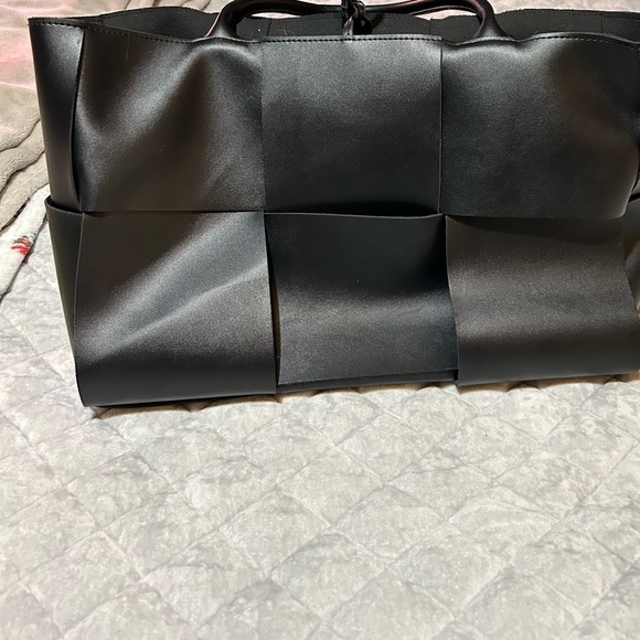 Woven Handbag - Picture 4 of 5